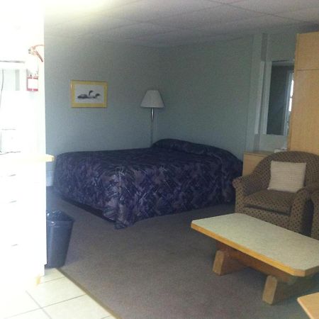 Raccoon Lodge Motel Sylvan Lake Room photo