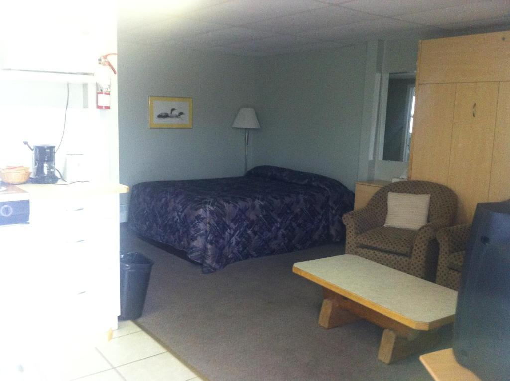 Raccoon Lodge Motel Sylvan Lake Room photo