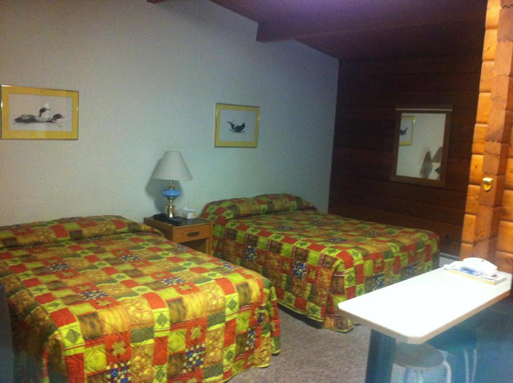 Raccoon Lodge Motel Sylvan Lake Room photo