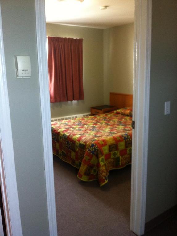 Raccoon Lodge Motel Sylvan Lake Room photo