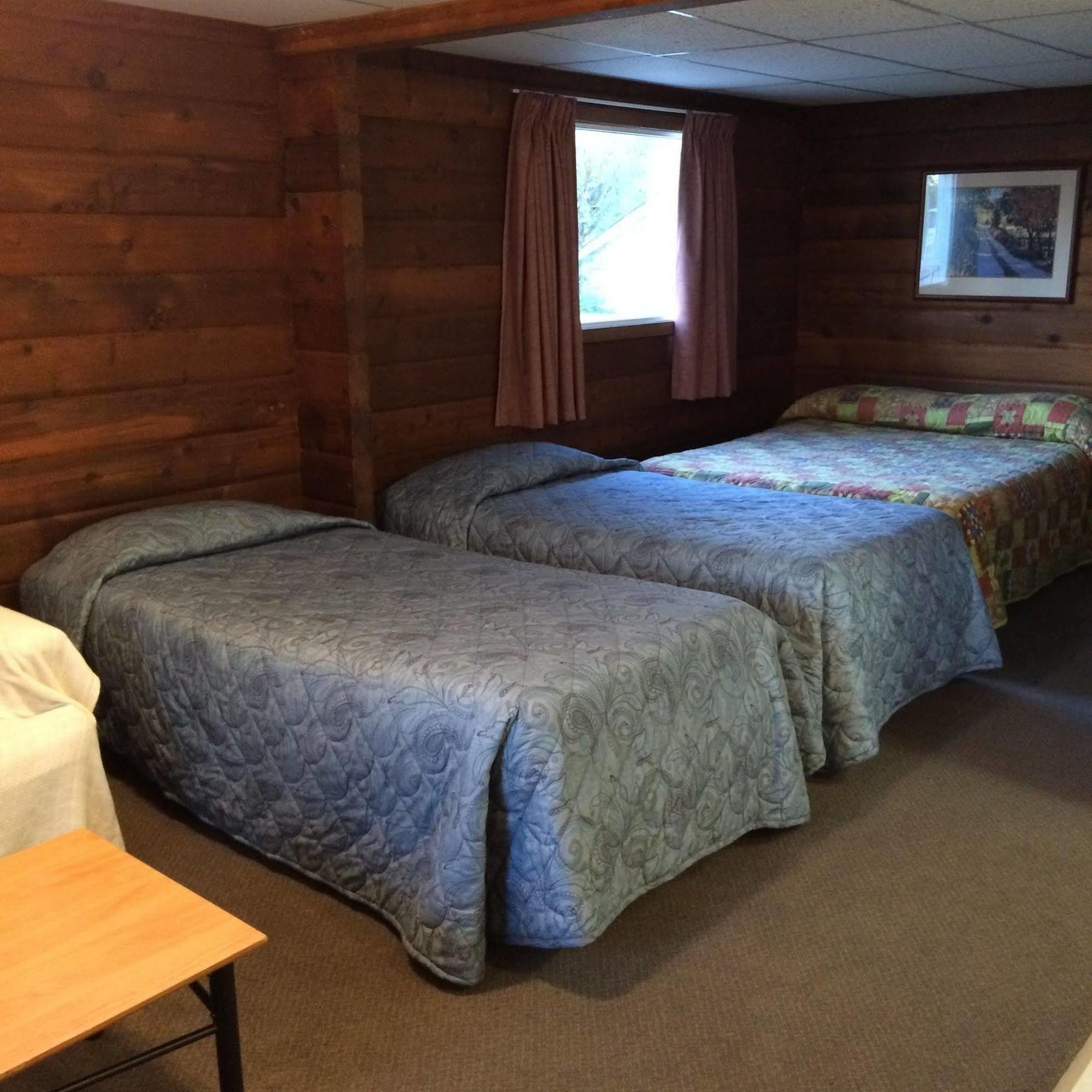 Raccoon Lodge Motel Sylvan Lake Exterior photo