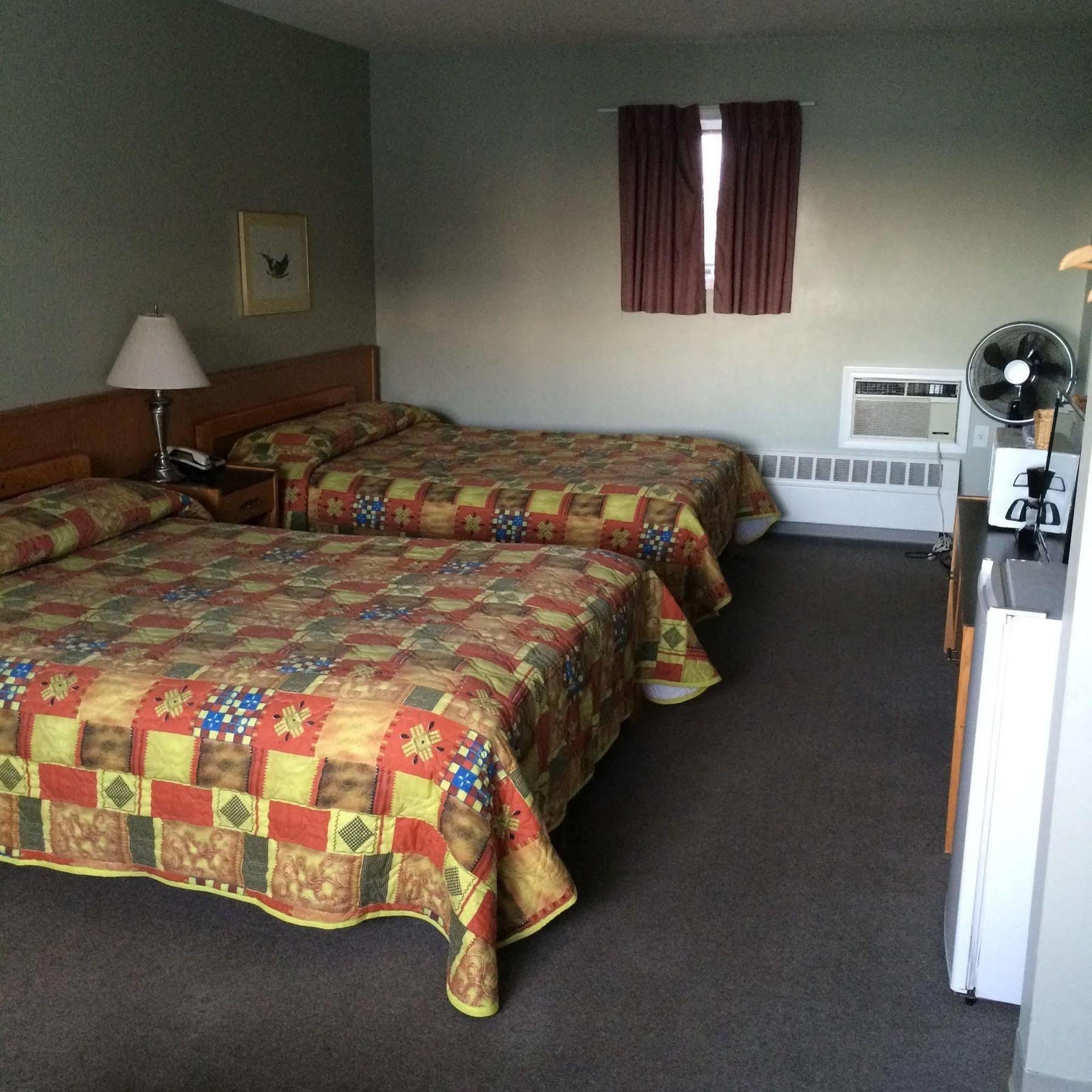 Raccoon Lodge Motel Sylvan Lake Exterior photo