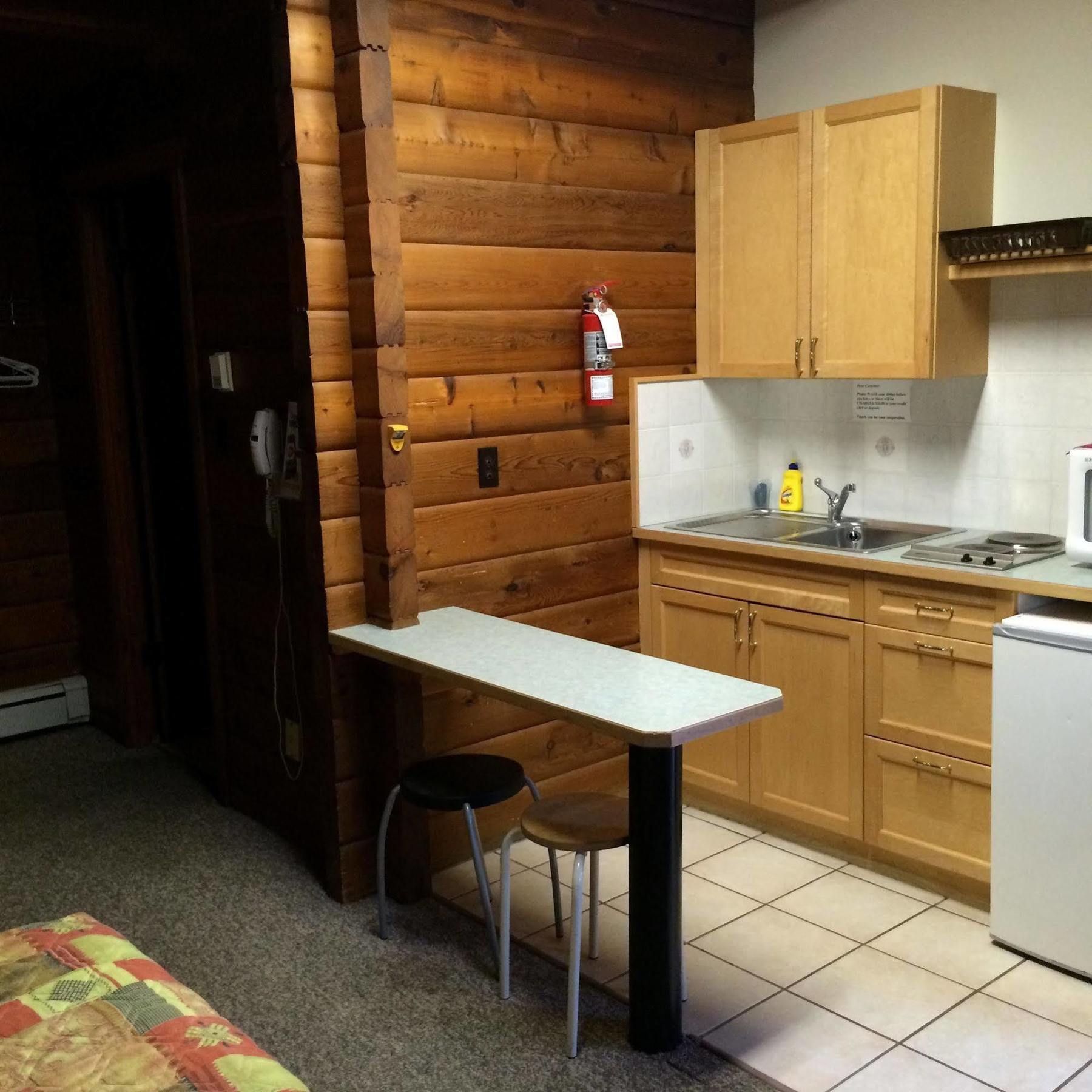 Raccoon Lodge Motel Sylvan Lake Exterior photo